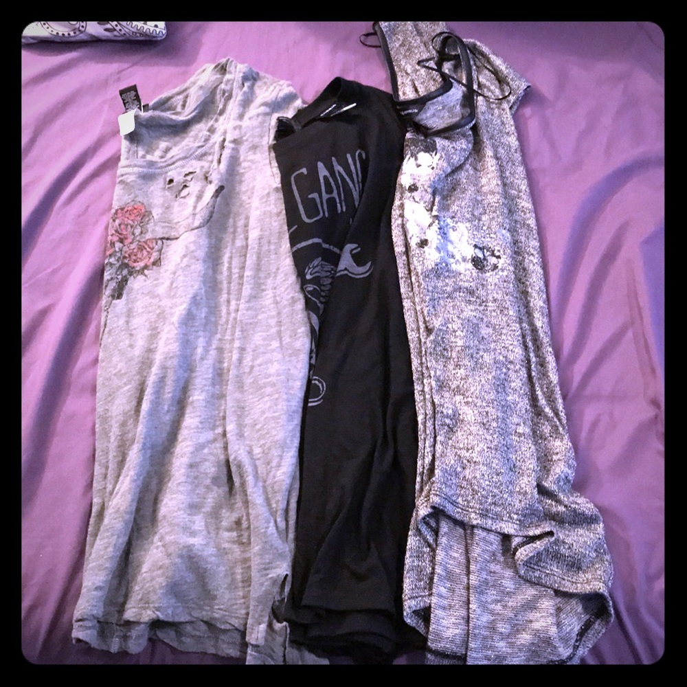 Skull 💀 shirt lot. 3️⃣ shirts one price